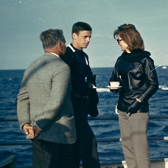 4.-plimpton-starring-george-plimpton-as-himself.-watching-americas-cup-races-w-plimpton-jfk-jackie.-laemmle-zeller-films